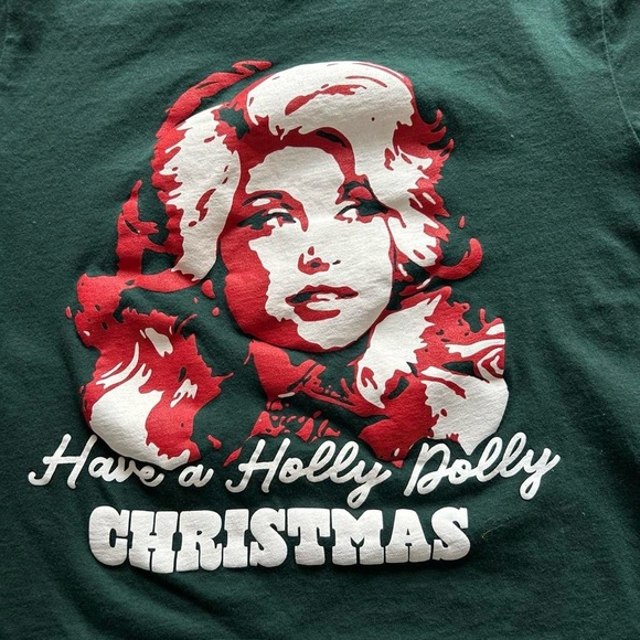 Holly Dolly Christmas T-Shirt Size Small - 100% Cotton Hunter Green Cropped Tee - Picture 4 of 8